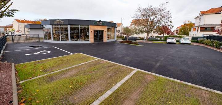 Magasin MIANI Pompes Funèbres vue de loin Dreux